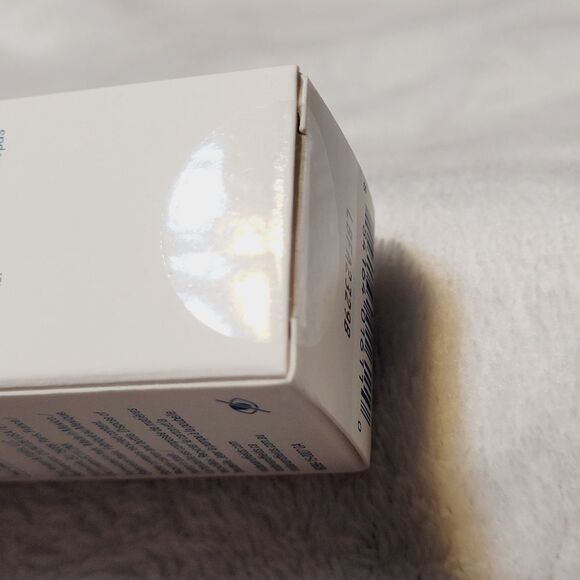 Rodan + Fields Defrizz + Oil Treatment Full Size 2 Ounces New Box Sealed - Picture 8 of 10